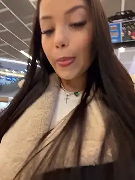 Chloe  Moon online show from December 4, 2025, 1:09 pm