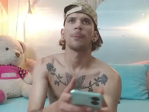 tylor boy online show from November 26, 2025, 5:58 pm