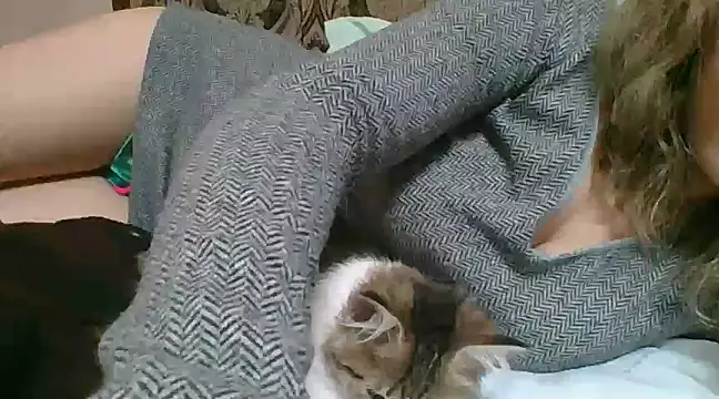 Snapshot of Emma_99 chatting on February 1, 2025, 11:32 am Emma 99 online show from February 1, 2025, 11:32 am