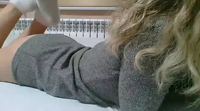 Snapshot of Emma_99 chatting on February 1, 2025, 2:34 pm Emma 99 online show from February 1, 2025, 2:34 pm