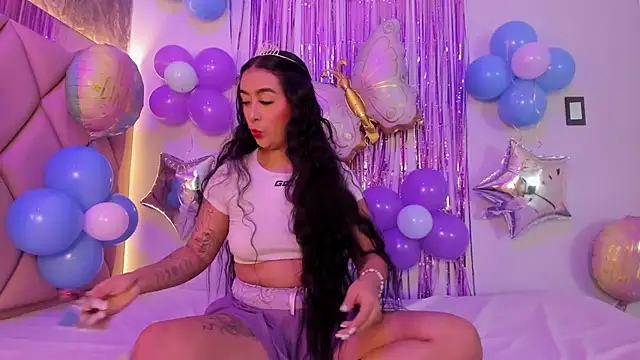 Snapshot of AntonellaQueenn chatting on November 27, 2025, 11:34 am AntonellaQueenn online show from November 27, 2025, 11:34 am