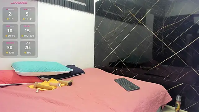 Analiasmith89 online show from November 13, 2025, 2:21 am