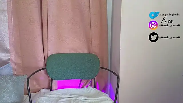 Snapshot of angie_bigboobs_ chatting on December 2, 2024, 4:20 pm angie bigboobs online show from December 2, 2024, 4:20 pm