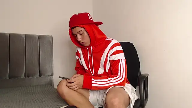 Snapshot of alex-lover chatting on February 5, 2025, 4:59 am alex-lover online show from February 5, 2025, 4:59 am