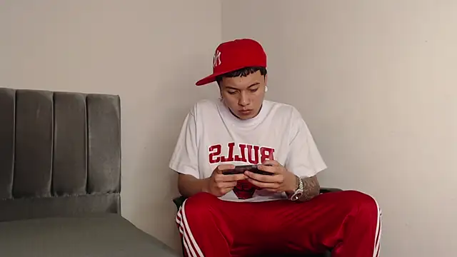 Snapshot of alex-lover chatting on February 15, 2025, 8:11 am alex-lover online show from February 15, 2025, 8:11 am