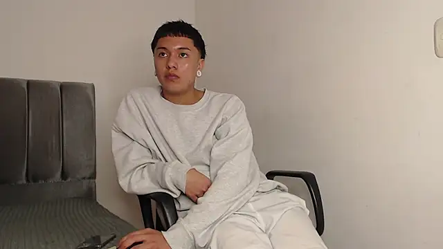 Snapshot of alex-lover chatting on February 22, 2025, 5:12 am alex-lover online show from February 22, 2025, 5:12 am