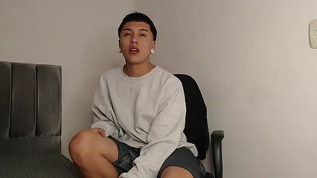 Snapshot of alex-lover chatting on March 18, 2025, 1:00 am alex-lover online show from March 18, 2025, 1:00 am