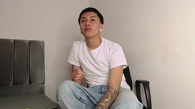 Snapshot of alex-lover chatting on September 16, 2025, 12:55 am alex-lover online show from September 16, 2025, 12:55 am