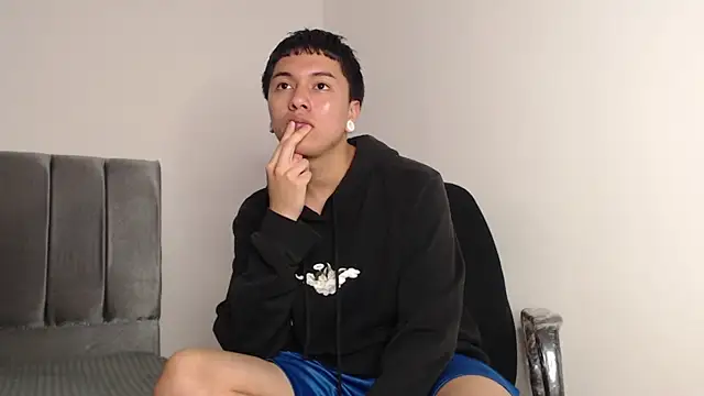 Snapshot of alex-lover chatting on October 1, 2025, 1:22 am alex-lover online show from October 1, 2025, 1:22 am