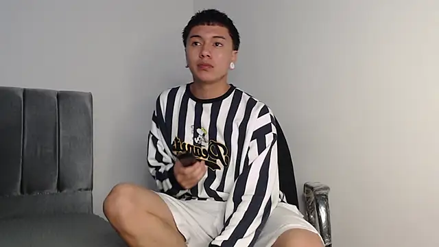 Snapshot of alex-lover chatting on October 11, 2025, 12:43 am alex-lover online show from October 11, 2025, 12:43 am