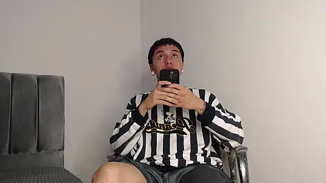 Snapshot of alex-lover chatting on November 11, 2025, 2:11 am alex-lover online show from November 11, 2025, 2:11 am