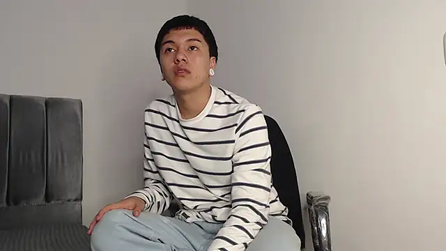 Snapshot of alex-lover chatting on November 18, 2025, 1:44 am alex-lover online show from November 18, 2025, 1:44 am