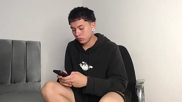 Snapshot of alex-lover chatting on November 26, 2025, 1:39 am alex-lover online show from November 26, 2025, 1:39 am