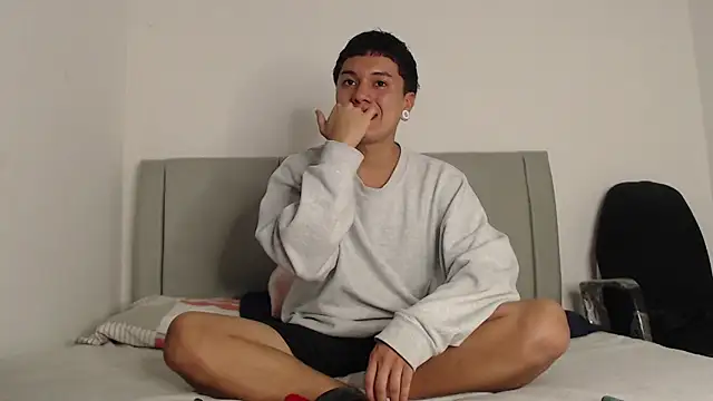 alex-lover online show from April 23, 2026, 6:10 pm
