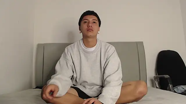 alex-lover online show from April 24, 2026, 6:21 pm