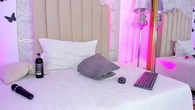 Snapshot of PollyGrey_ chatting on February 1, 2025, 6:32 am PollyGrey online show from February 1, 2025, 6:32 am