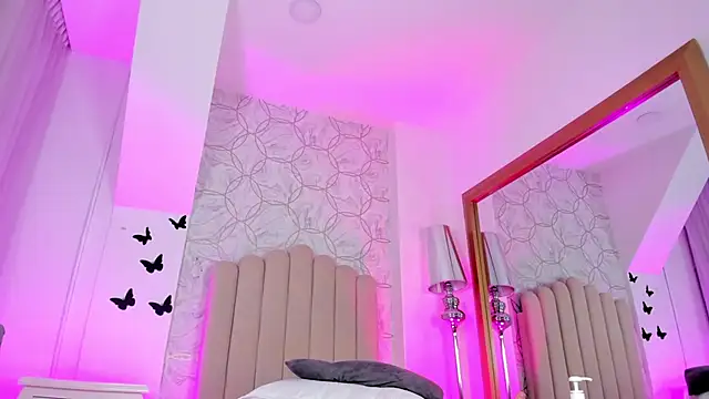 Snapshot of PollyGrey_ chatting on February 8, 2025, 6:33 am PollyGrey online show from February 8, 2025, 6:33 am