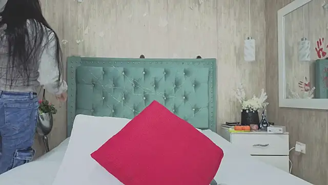 Snapshot of Marcelaa_fox chatting on November 4, 2025, 7:35 pm Marcelaa fox online show from November 4, 2025, 7:35 pm