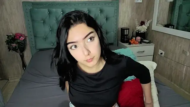 Marcelaa fox online show from June 25, 2026, 8:35 pm