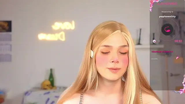 Snapshot of _yourFoxy_ chatting on October 25, 2025, 1:40 pm yourFoxy online show from October 25, 2025, 1:40 pm