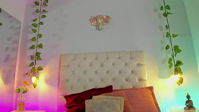 Isabella Flowers online show from February 13, 2026, 8:05 pm