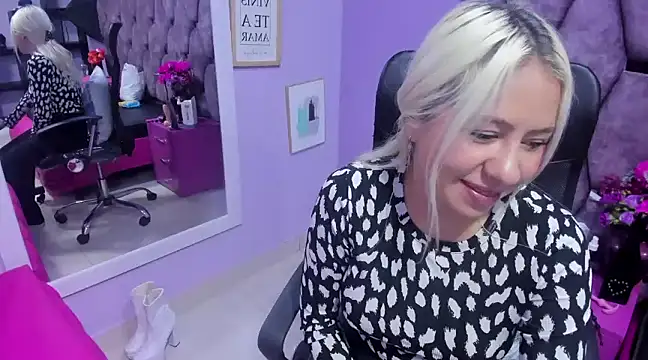 Snapshot of ConstansBlonde chatting on December 5, 2024, 1:06 pm ConstansBlonde online show from December 5, 2024, 1:06 pm