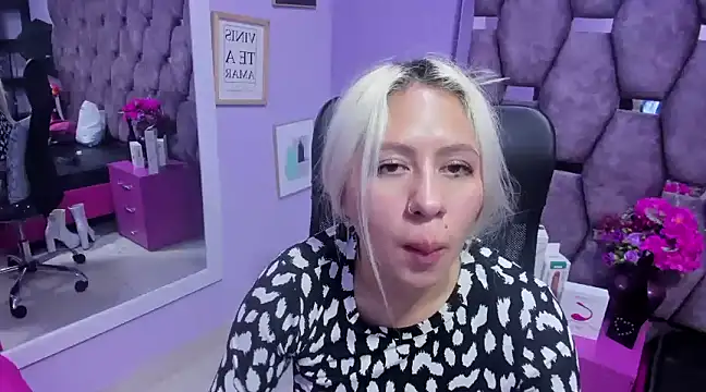 Snapshot of ConstansBlonde chatting on December 5, 2024, 10:23 pm ConstansBlonde online show from December 5, 2024, 10:23 pm