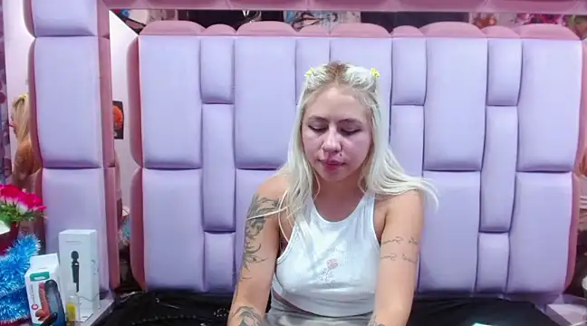 Snapshot of ConstansBlonde chatting on December 12, 2024, 4:21 pm ConstansBlonde online show from December 12, 2024, 4:21 pm