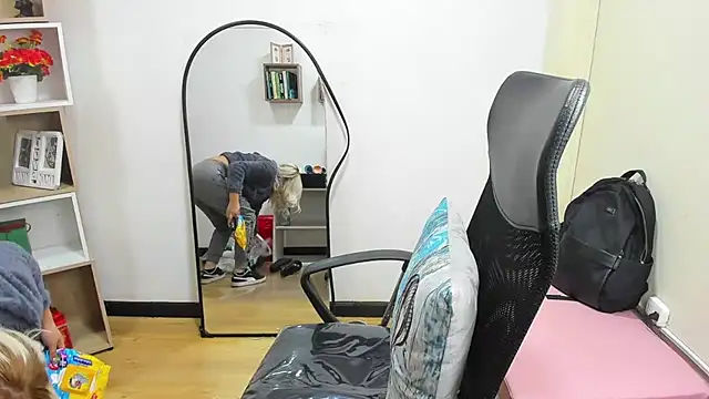 Snapshot of ConstansBlonde chatting on January 30, 2025, 7:59 pm ConstansBlonde online show from January 30, 2025, 7:59 pm