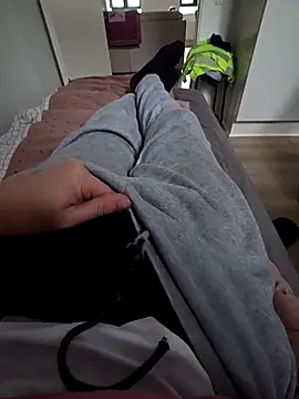 Snapshot of poldek38 chatting on December 17, 2025, 11:49 am poldek38 online show from December 17, 2025, 11:49 am