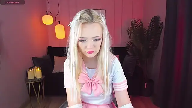 Snapshot of EmilyAir chatting on January 4, 2025, 6:30 am EmilyAir online show from January 4, 2025, 6:30 am