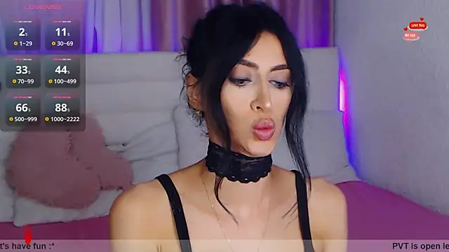 Snapshot of Hennessy_XO chatting on February 10, 2026, 6:23 pm Hennessy XO online show from February 10, 2026, 6:23 pm