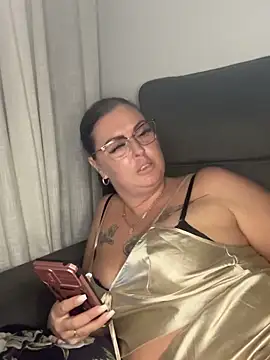 Snapshot of vanessaNL chatting on December 8, 2024, 10:47 pm vanessaNL online show from December 8, 2024, 10:47 pm