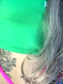 lunaapppp online show from December 14, 2025, 2:50 am