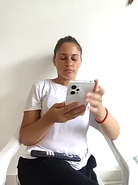 Snapshot of Scarlett-Leh chatting on December 2, 2025, 12:21 pm Scarlett-Leh online show from December 2, 2025, 12:21 pm