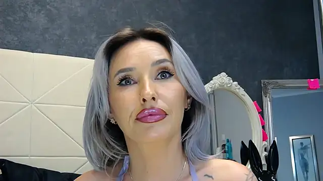 Snapshot of IssaSmith chatting on January 25, 2025, 2:25 pm IssaSmith online show from January 25, 2025, 2:25 pm