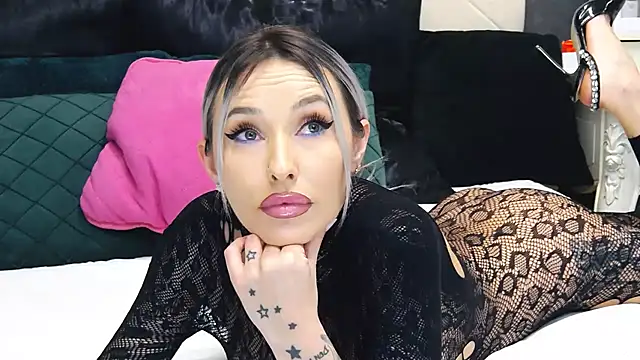 Snapshot of IssaSmith chatting on February 7, 2025, 12:06 pm IssaSmith online show from February 7, 2025, 12:06 pm