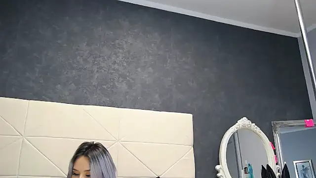 Snapshot of IssaSmith chatting on February 11, 2025, 8:15 am IssaSmith online show from February 11, 2025, 8:15 am