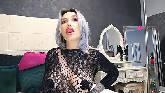 Snapshot of IssaSmith chatting on March 1, 2025, 11:39 am IssaSmith online show from March 1, 2025, 11:39 am