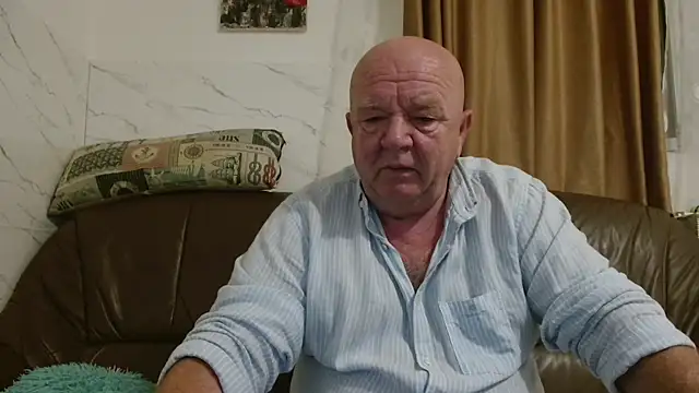 Snapshot of fullballs6 chatting on December 1, 2025, 3:00 am fullballs6 online show from December 1, 2025, 3:00 am