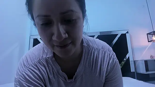 Snapshot of Ambber_moon chatting on February 6, 2025, 3:59 am Ambber moon online show from February 6, 2025, 3:59 am