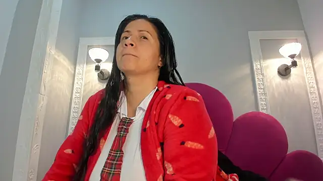 Snapshot of Ambber_moon chatting on October 4, 2025, 4:32 am Ambber moon online show from October 4, 2025, 4:32 am