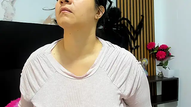 Snapshot of Ambber_moon chatting on October 23, 2025, 3:28 am Ambber moon online show from October 23, 2025, 3:28 am