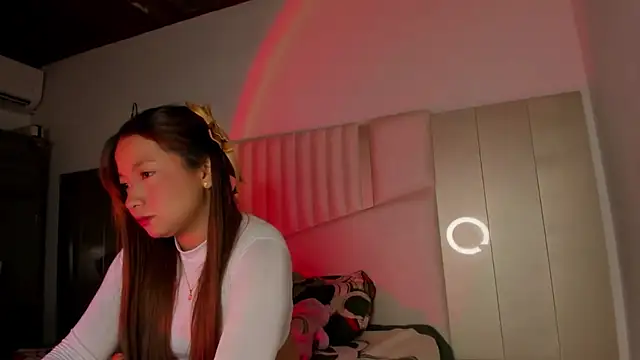 Snapshot of queen_angelique chatting on November 25, 2025, 2:00 am queen angelique online show from November 25, 2025, 2:00 am