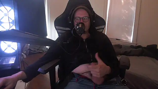 chicostick413 online show from October 27, 2025, 5:28 pm