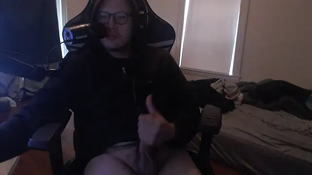 chicostick413 online show from October 29, 2025, 5:14 pm