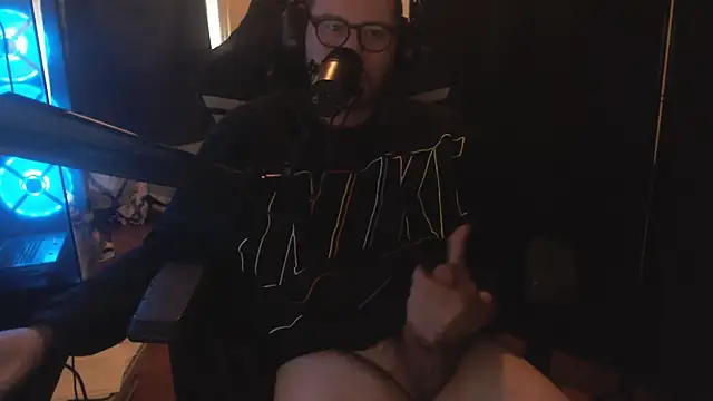 chicostick413 online show from November 6, 2025, 3:24 pm