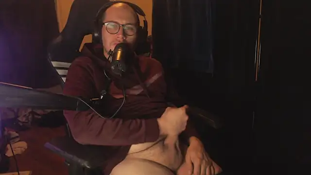 chicostick413 online show from November 24, 2025, 3:17 am