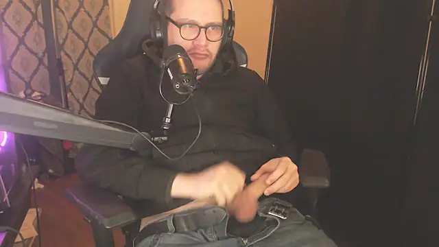 chicostick413 online show from February 2, 2026, 12:20 am