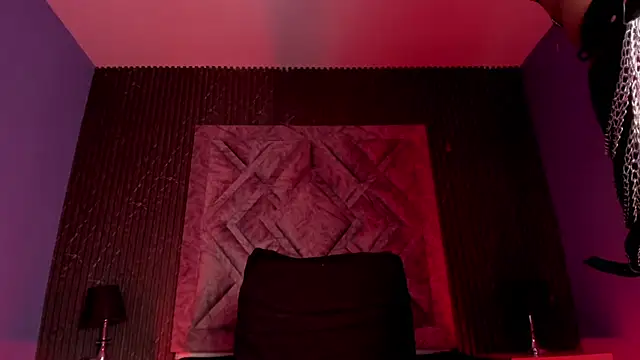 Snapshot of KylieMaxwell chatting on November 29, 2025, 8:23 pm KylieMaxwell online show from November 29, 2025, 8:23 pm